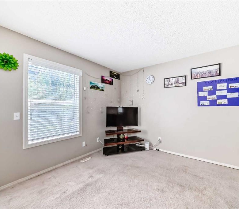 147 Saddlebrook Point NE, Calgary, Alberta, T3J 0G3