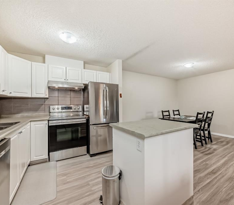 #208 4000 Somervale Court SW, Calgary, Alberta, T2Y 4J3