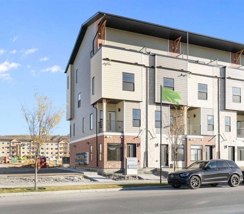 #101 156 Park Street, Cochrane, Alberta, T4C2B8