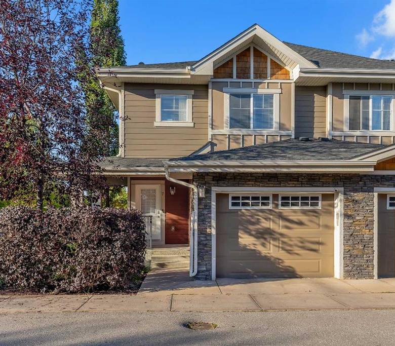 7 West Coach Manor SW, Calgary, Alberta, T3H 1R7