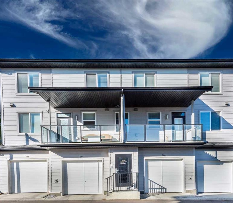 #203 225 Redstone Walk NE, Calgary, Alberta, T3N 1M6