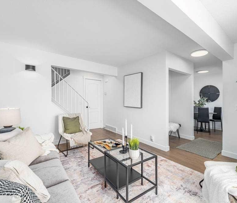 #20 1055 72 Avenue NW, Calgary, Alberta, T2K 5S4