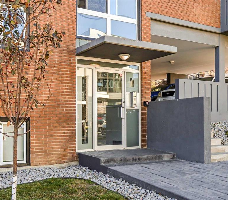 #302 1709 19 Avenue SW, Calgary, Alberta, T2T 0J5