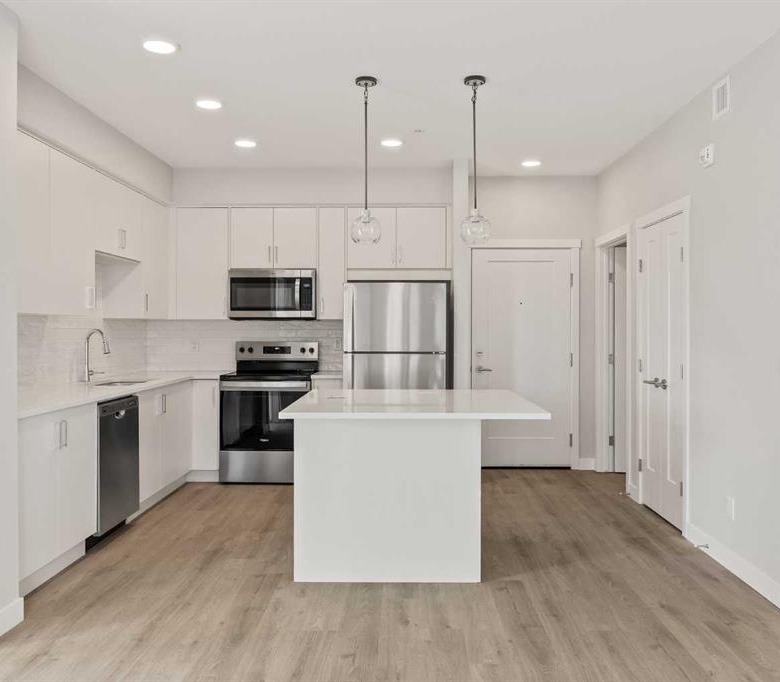 #203 700 Shawnee Square SW, Calgary, Alberta, T2Y 0Z6