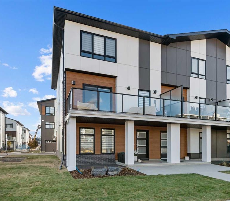 8305 8 Avenue SW, Calgary, Alberta, T3H 0C3