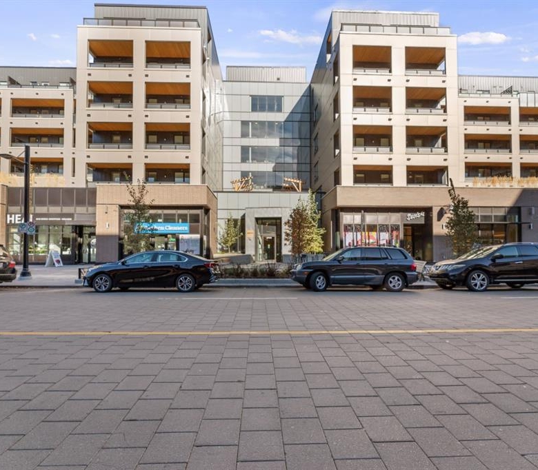 #220 3932 University Avenue NW, Calgary, Alberta, T3B 2V4