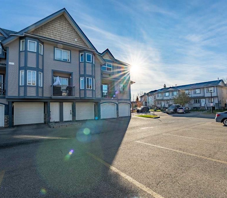 121 Eversyde Point SW, Calgary, Alberta, T2Y 4X7