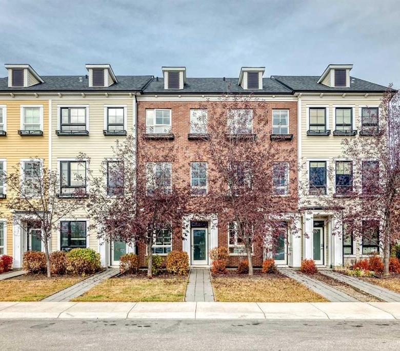 227 Copperpond Common SE, Calgary, Alberta, T2Z 1G5